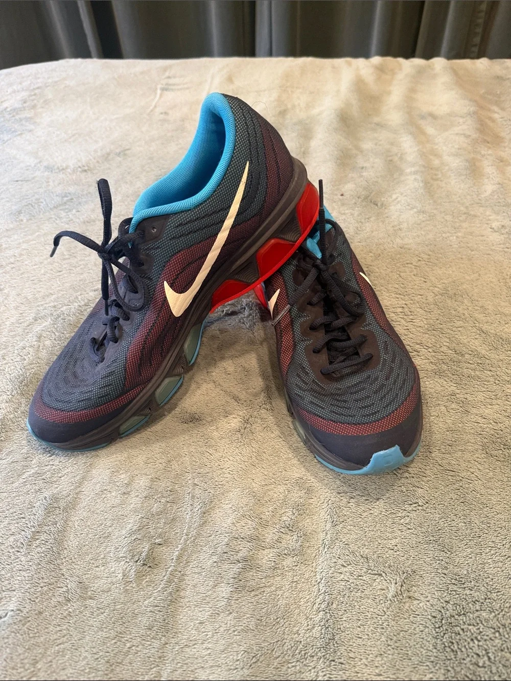 Nike Running Sneakers in Navy, Teal & Red Accents